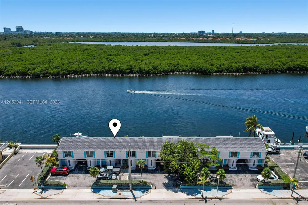 1800 Ocean Dr #203 Hollywood, FL 33019