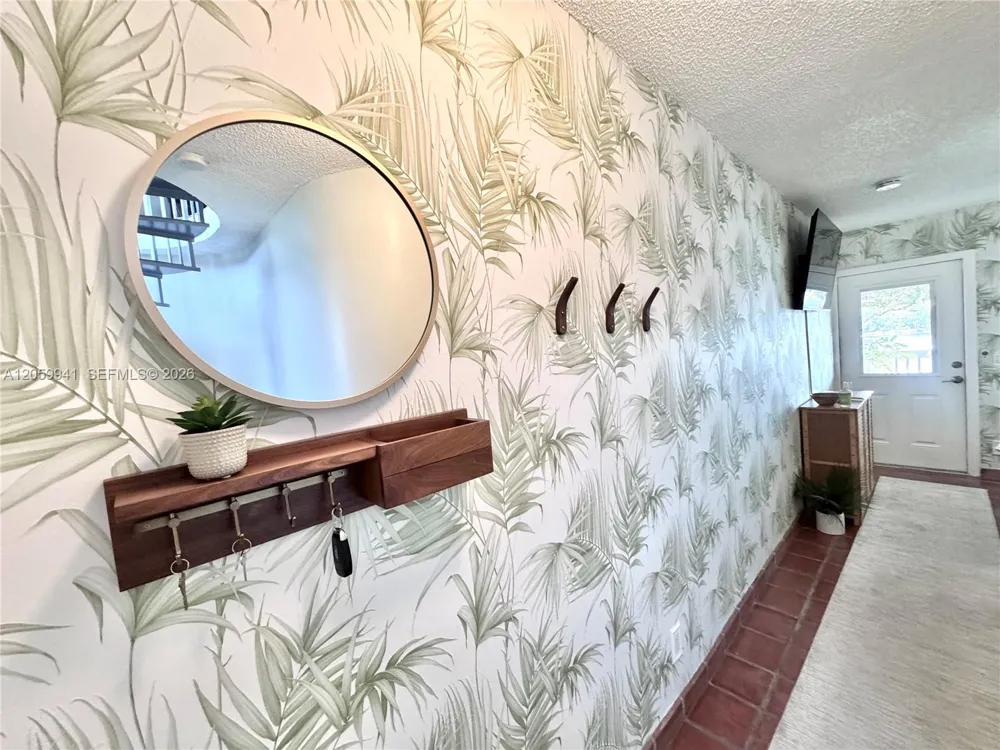 1800 Ocean Dr #203 Hollywood, FL 33019