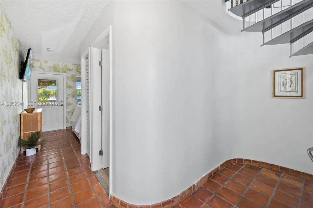 1800 Ocean Dr #203 Hollywood, FL 33019