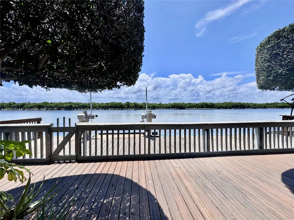 1800 Ocean Dr #203 Hollywood, FL 33019