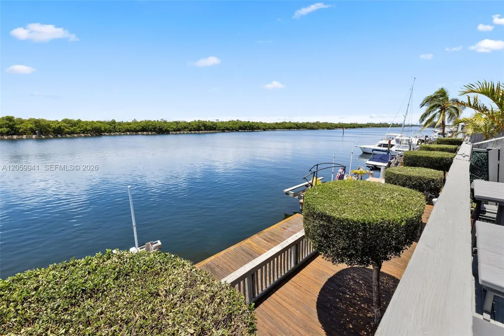 1800 Ocean Dr #203 Hollywood, FL 33019