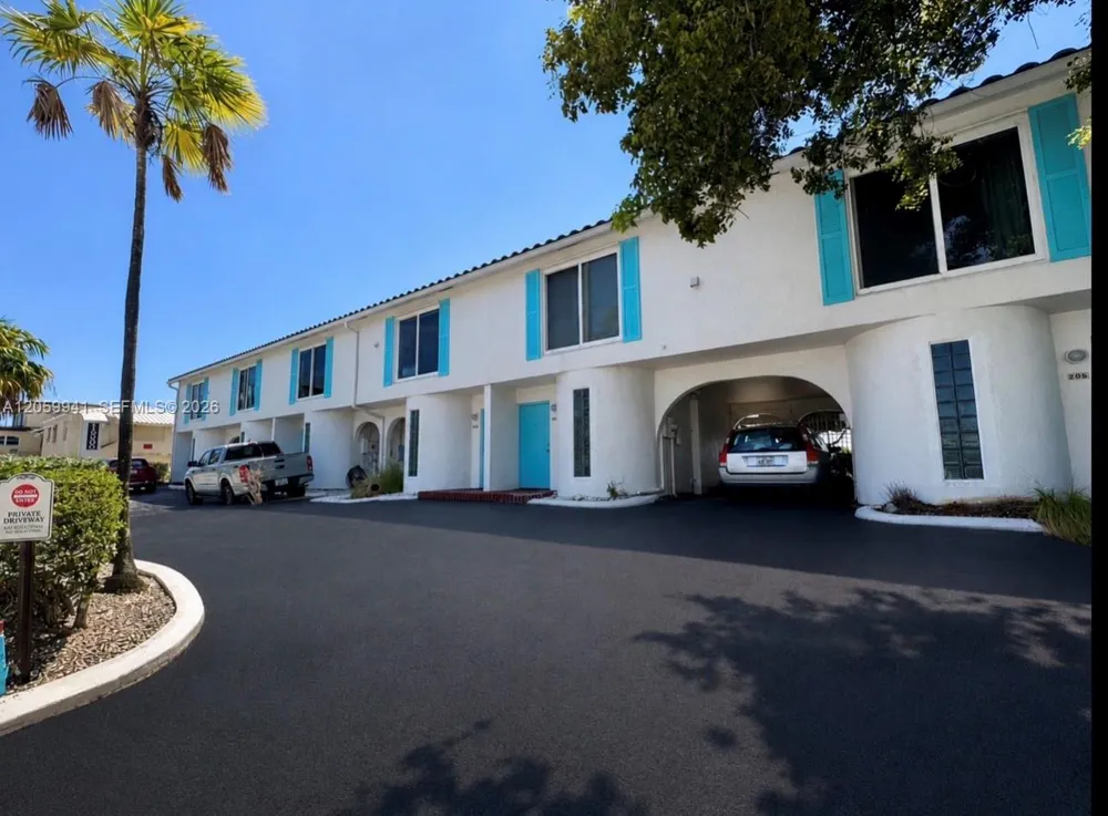 1800 Ocean Dr #203 Hollywood, FL 33019