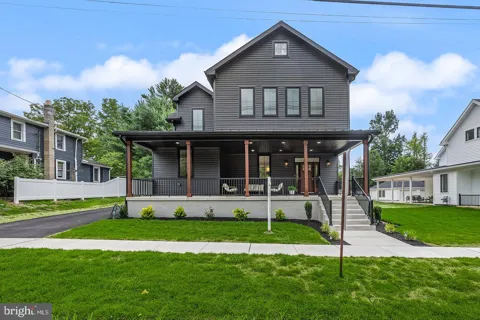 8 CHAPEL AVE