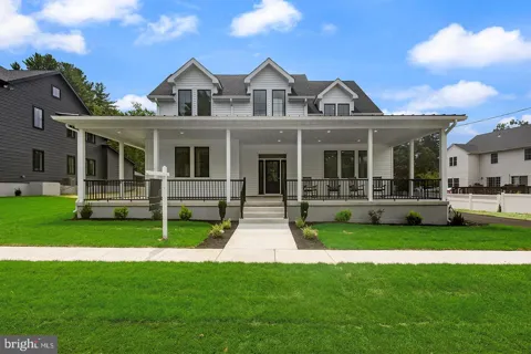 6 CHAPEL AVENUE