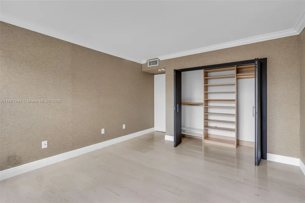 155 Ocean Lane Dr #300 Key Biscayne, FL 33149