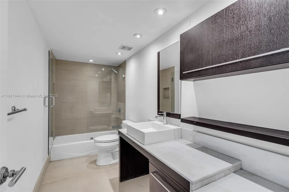 155 Ocean Lane Dr #300 Key Biscayne, FL 33149