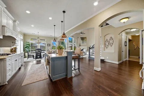 2513 Royal Field Lane