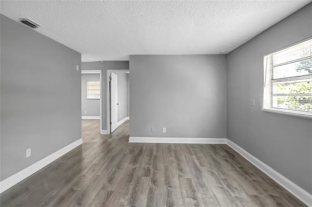 1615 E SITKA STREET Tampa, FL 33604