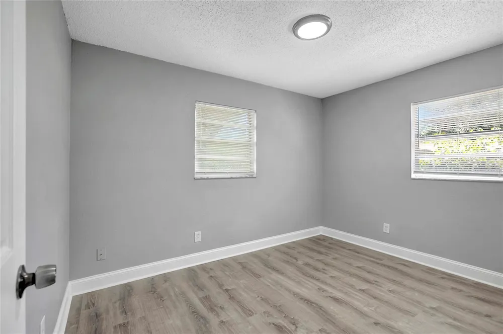 1615 E SITKA STREET Tampa, FL 33604