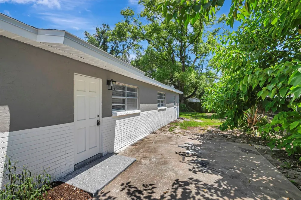 1615 E SITKA STREET Tampa, FL 33604