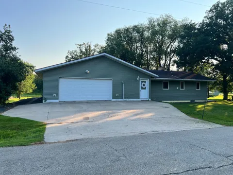 2689 and 2688 Oak Loop NW