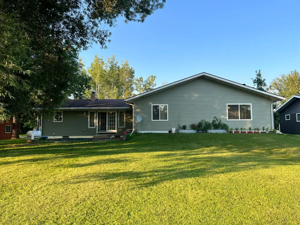 2689 and 2688 Oak Loop NW Baudette, MN 56623
