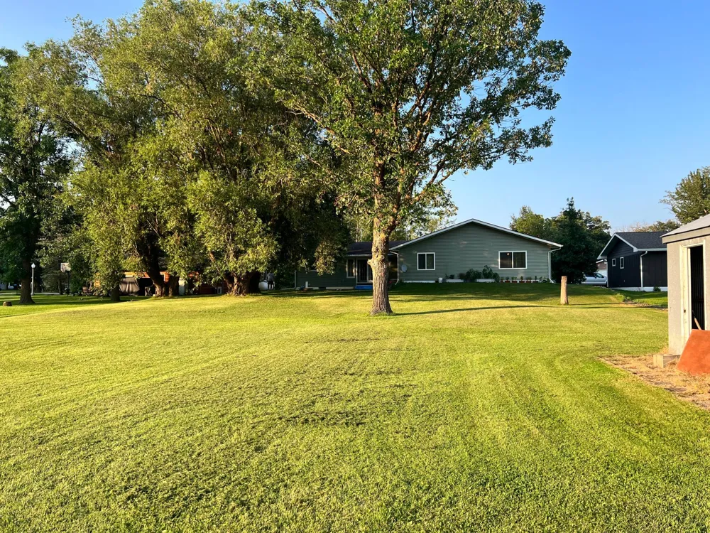 2689 and 2688 Oak Loop NW Baudette, MN 56623