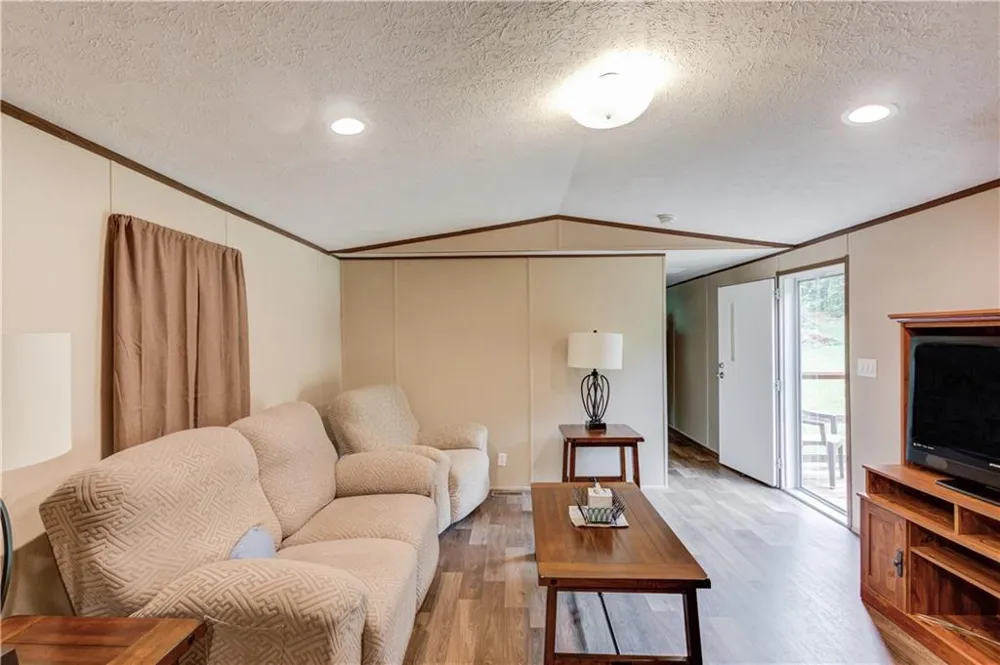 492 Gumlog Creek Martin, GA 30557