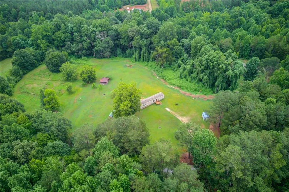 492 Gumlog Creek Martin, GA 30557