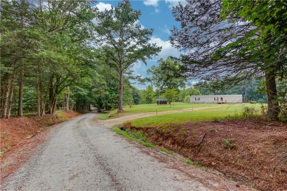 492 Gumlog Creek Martin, GA 30557