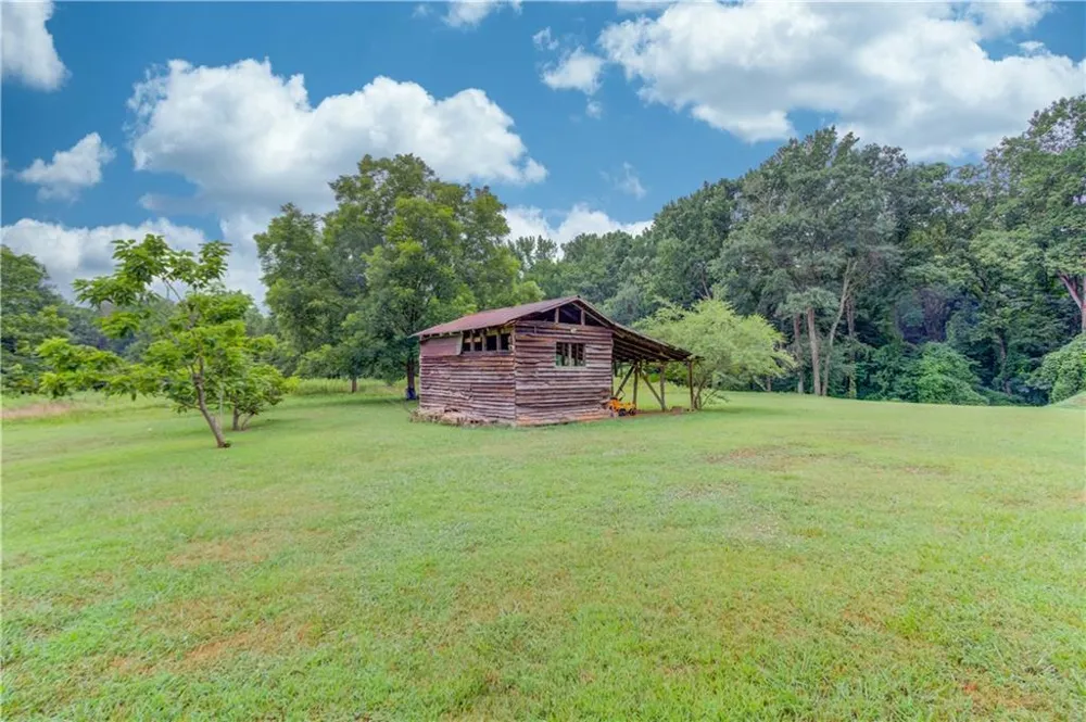 492 Gumlog Creek Martin, GA 30557