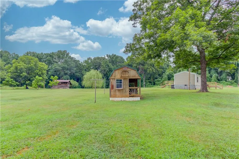 492 Gumlog Creek Martin, GA 30557