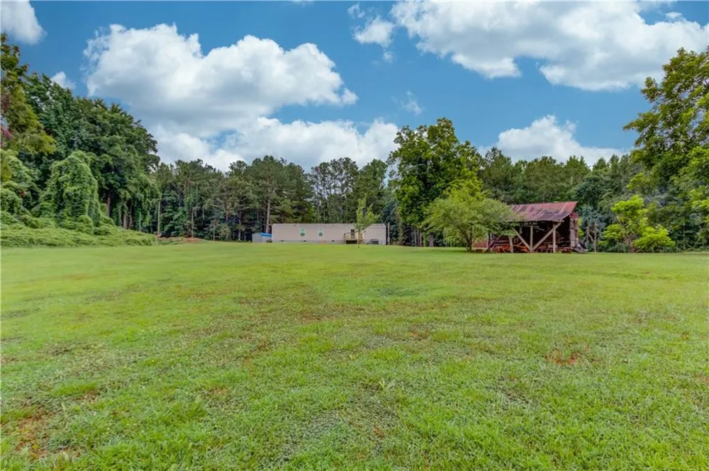 492 Gumlog Creek Martin, GA 30557