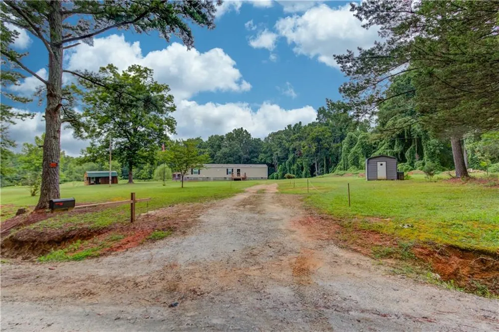 492 Gumlog Creek Martin, GA 30557