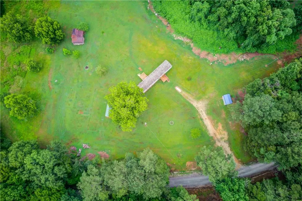 492 Gumlog Creek Martin, GA 30557
