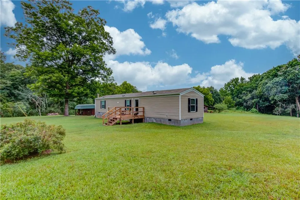 492 Gumlog Creek Martin, GA 30557