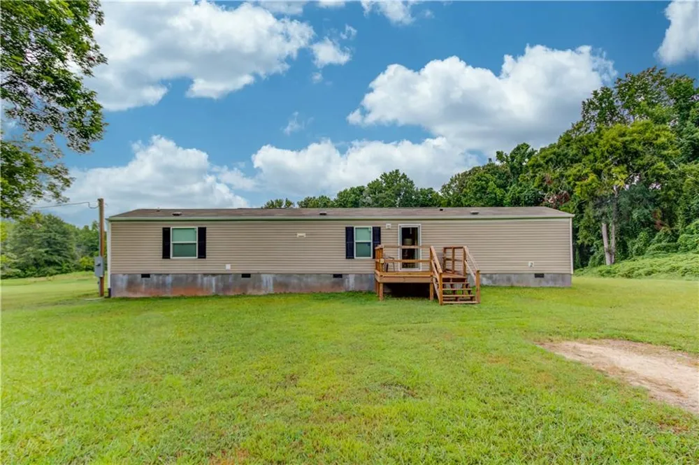 492 Gumlog Creek Martin, GA 30557