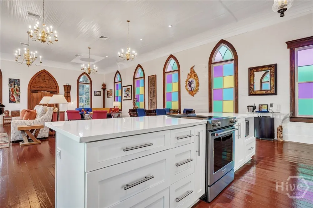 2716 Mechanics Avenue Thunderbolt, GA 31404