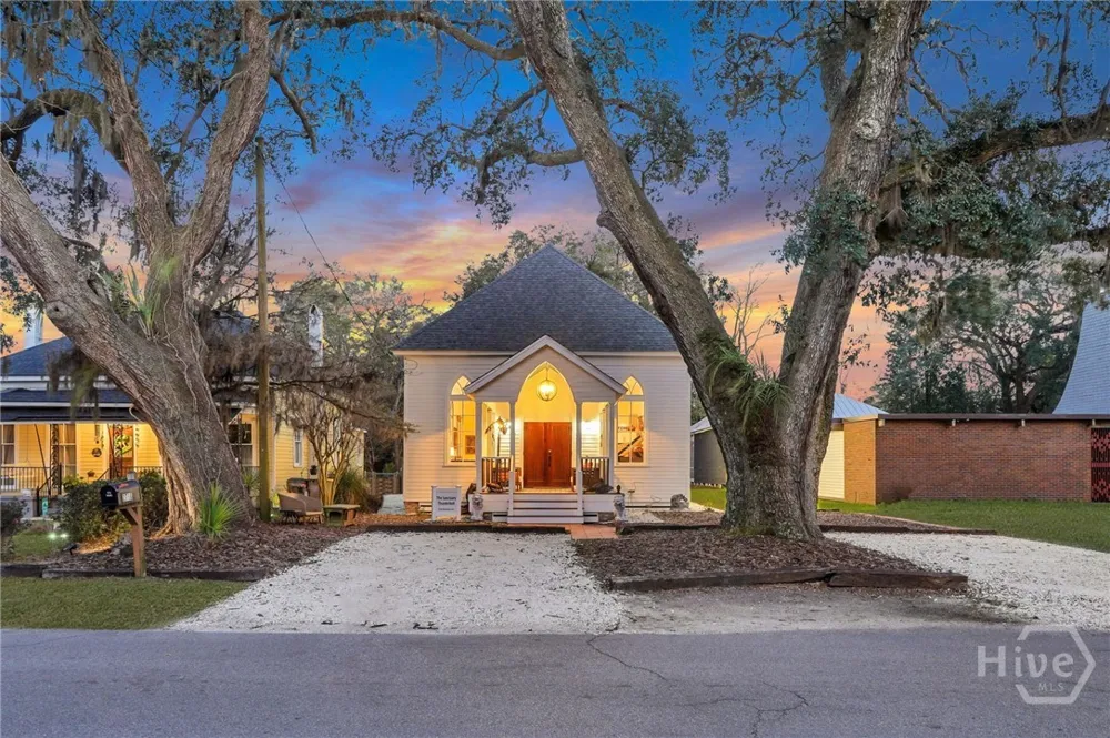 2716 Mechanics Avenue Thunderbolt, GA 31404