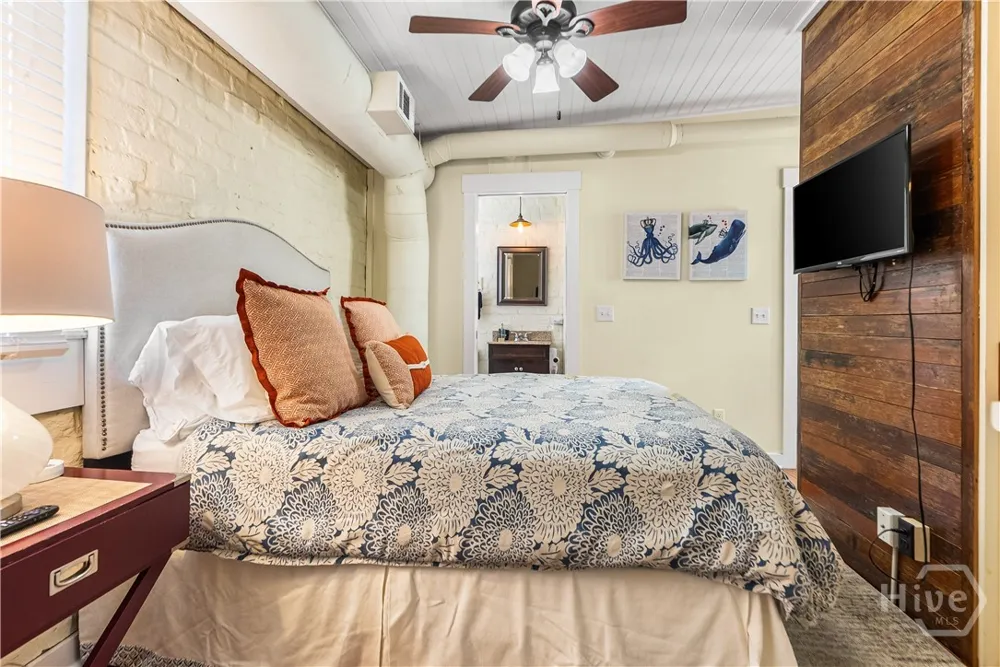 125 W Gordon Street Savannah, GA 31401