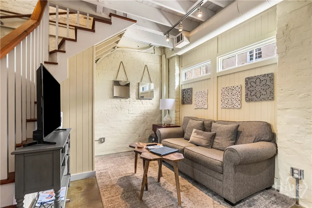 125 W Gordon Street Savannah, GA 31401