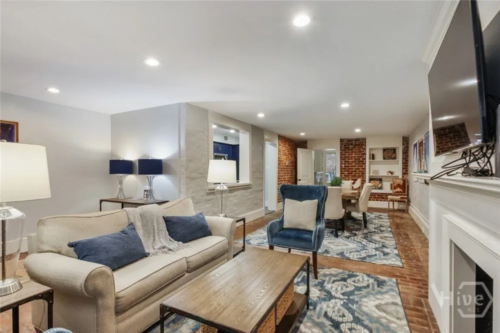 125 W Gordon Street Savannah, GA 31401