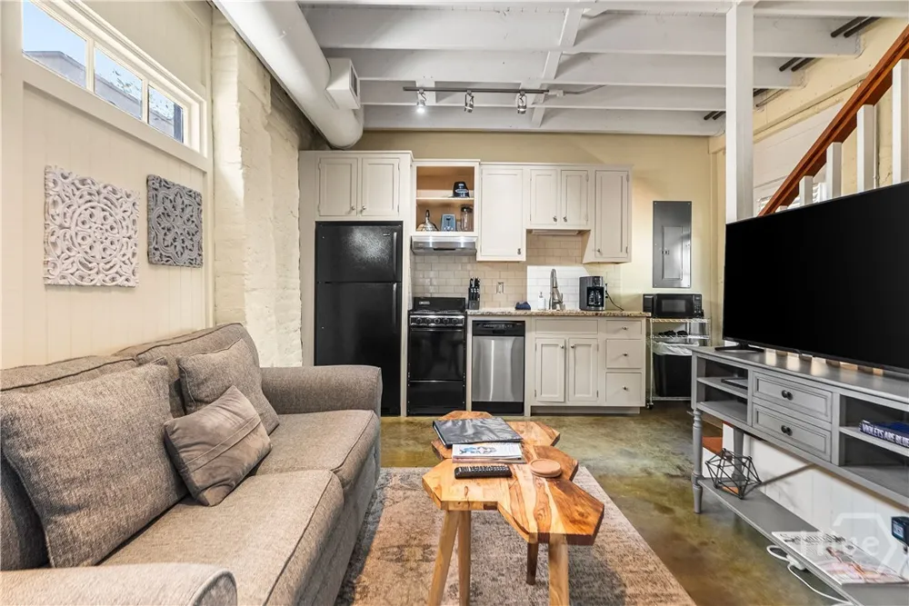 125 W Gordon Street Savannah, GA 31401