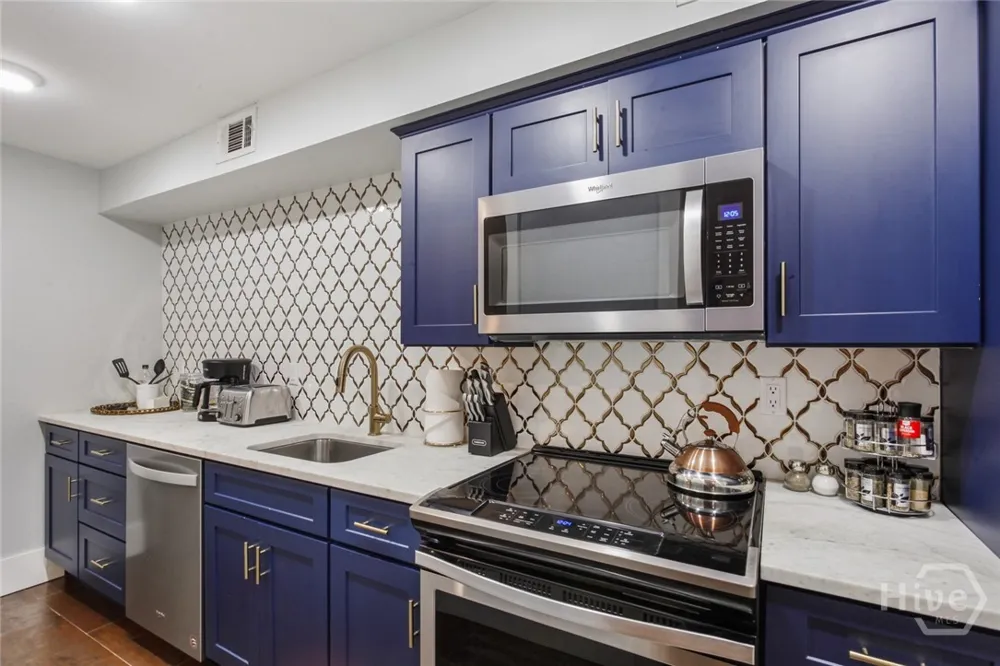 125 W Gordon Street Savannah, GA 31401