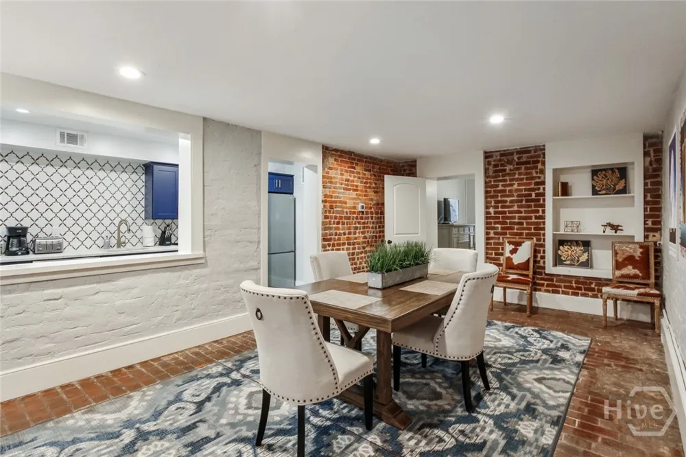 125 W Gordon Street Savannah, GA 31401
