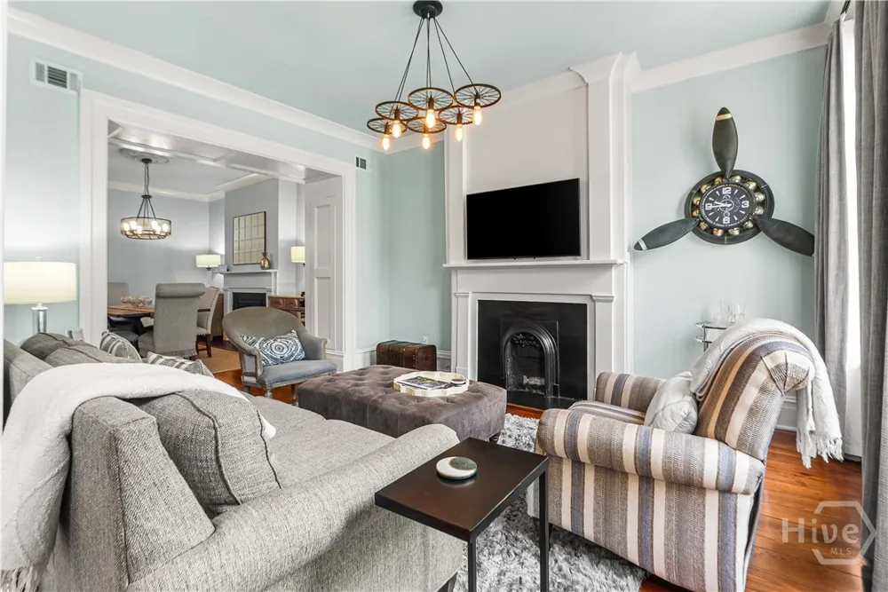 125 W Gordon Street Savannah, GA 31401