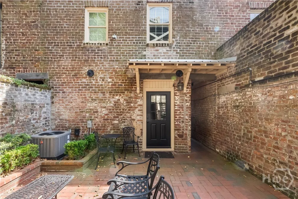 125 W Gordon Street Savannah, GA 31401