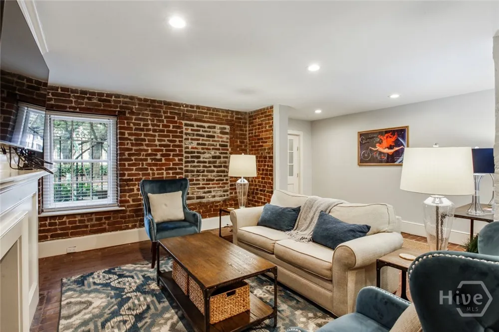 125 W Gordon Street Savannah, GA 31401
