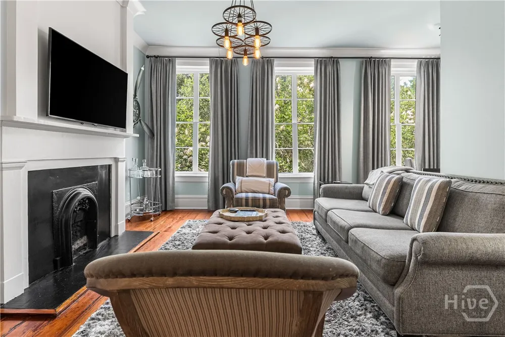 125 W Gordon Street Savannah, GA 31401
