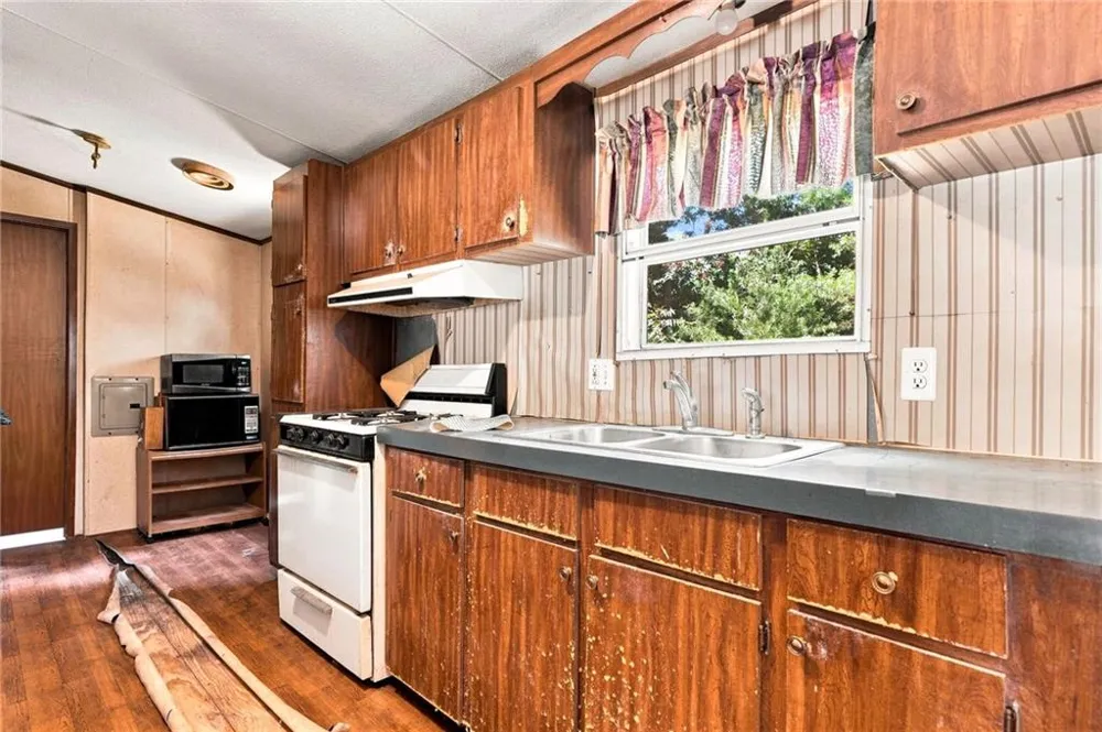 1310 Davis Road W Fairmount, GA 30139