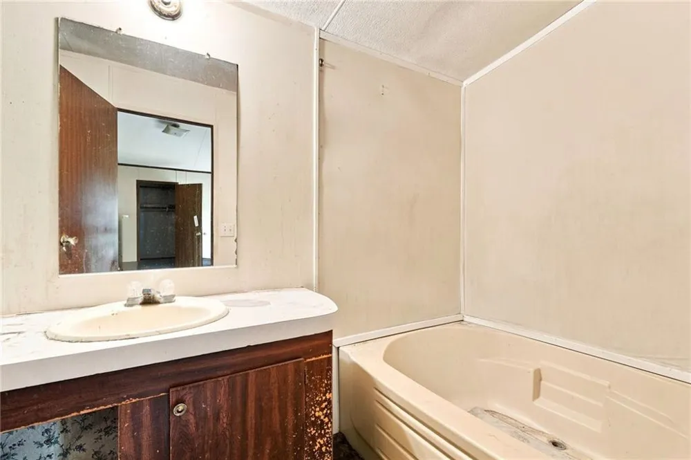 1310 Davis Road W Fairmount, GA 30139