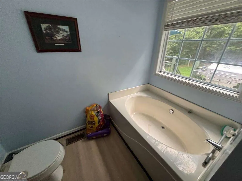 115 Greatwood DR White, GA 30184