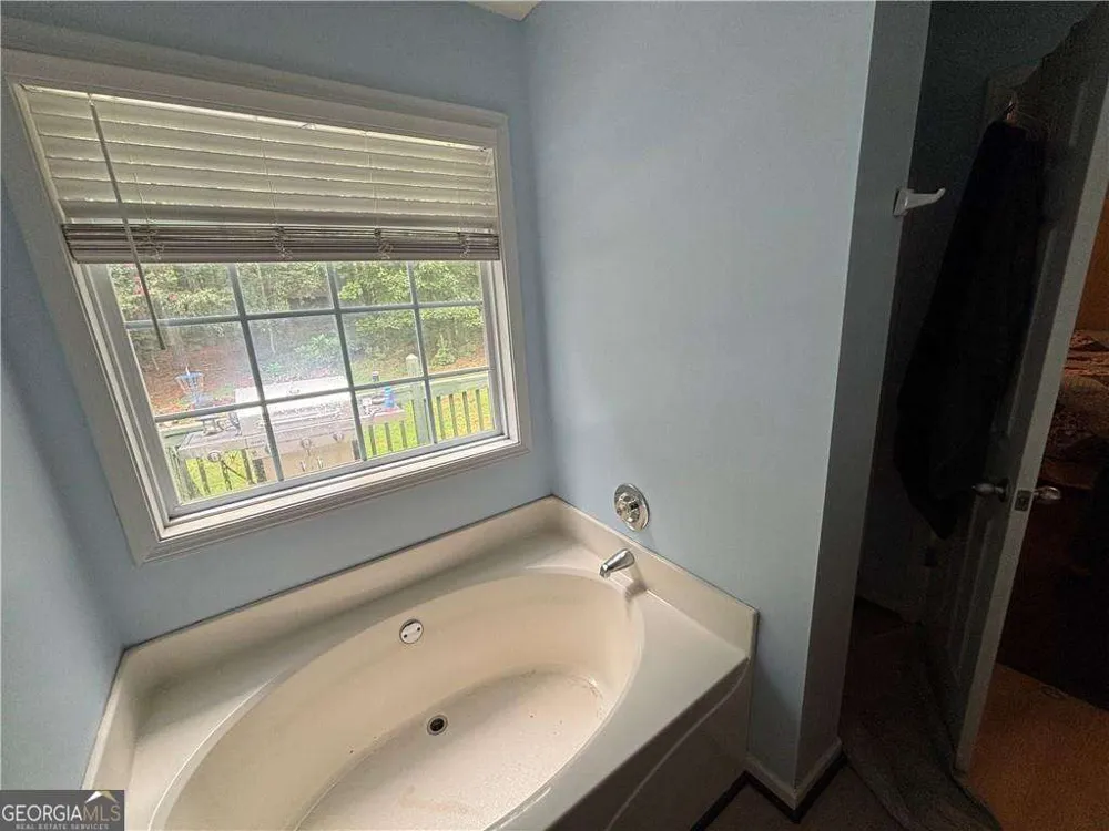 115 Greatwood DR White, GA 30184