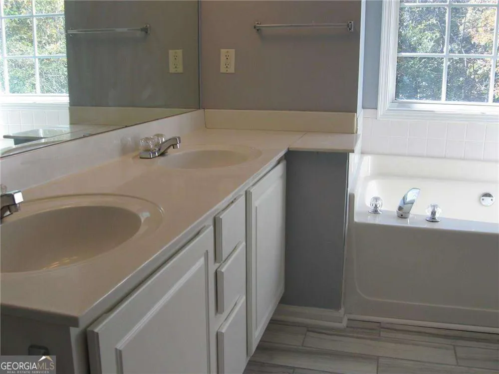1158 Olde Hinge WAY Snellville, GA 30078