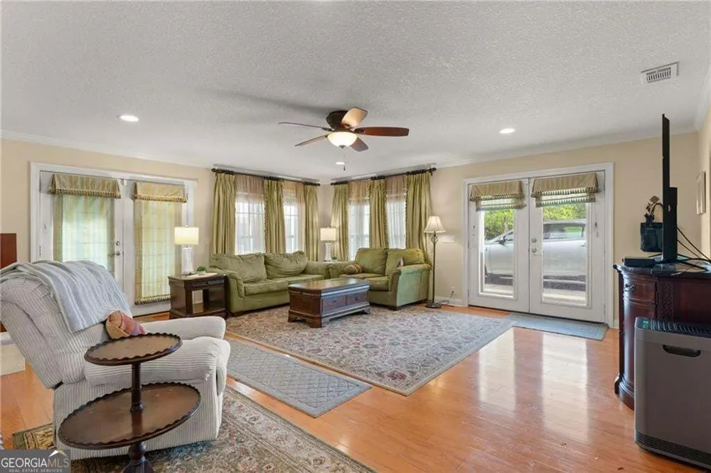 1001 Poppell DR Darien, GA 31305