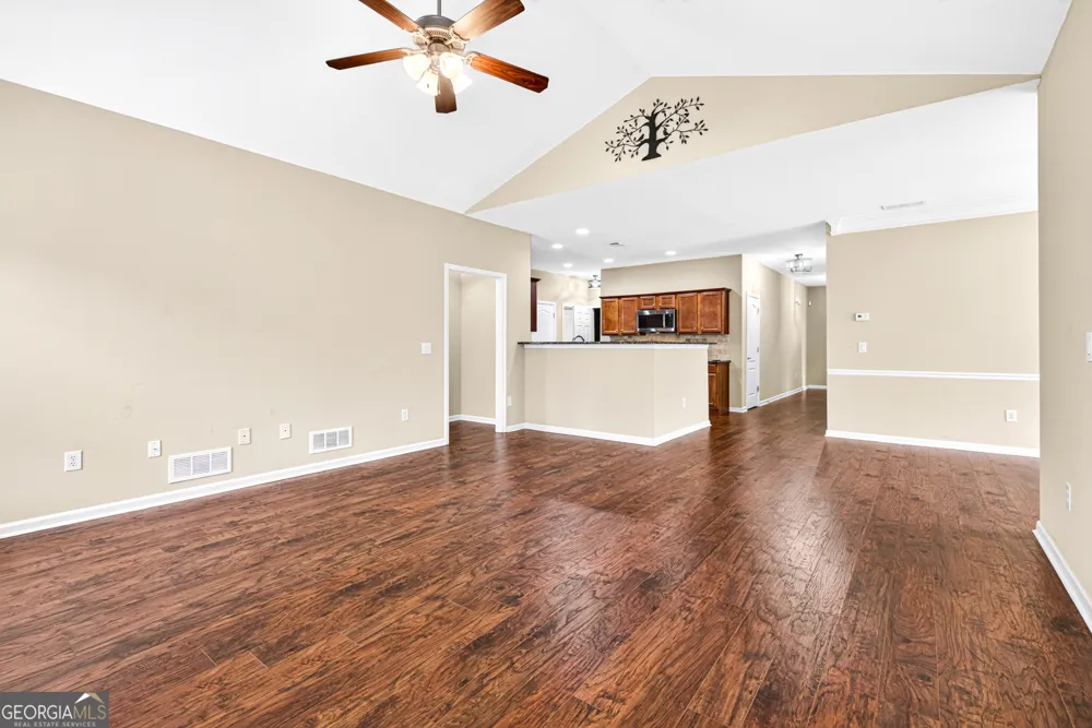 305 Victory CIR Commerce, GA 30529