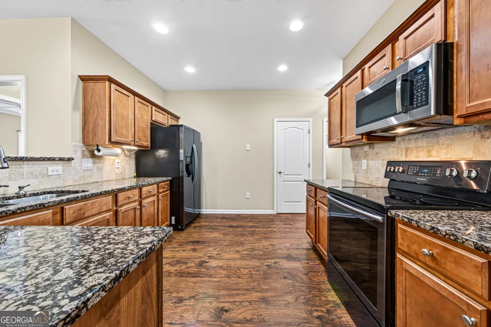 305 Victory CIR Commerce, GA 30529