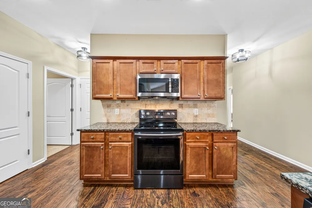 305 Victory CIR Commerce, GA 30529