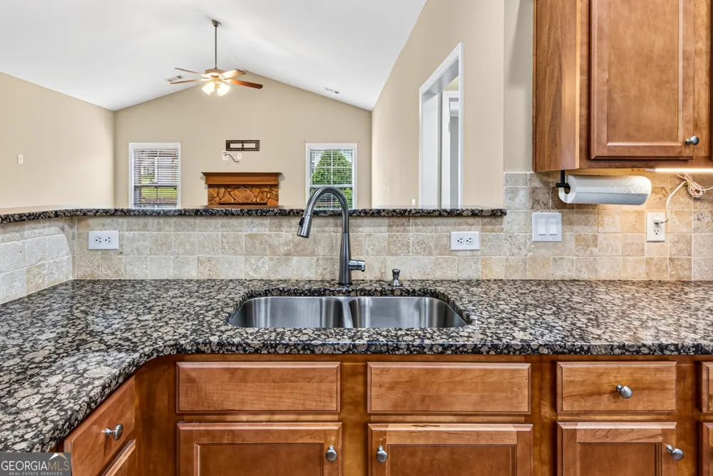 305 Victory CIR Commerce, GA 30529