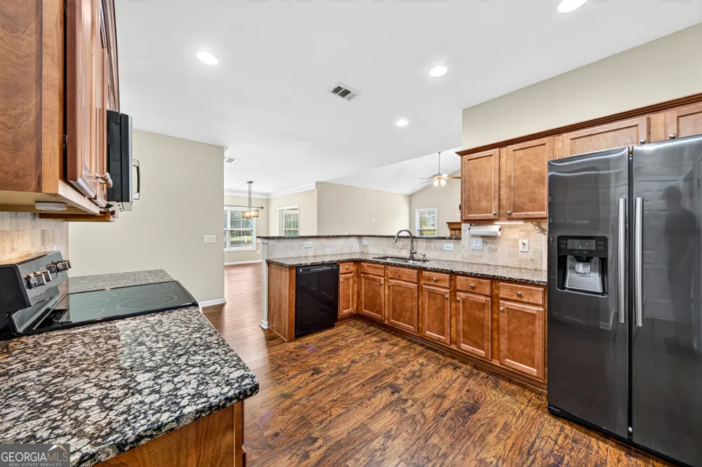 305 Victory CIR Commerce, GA 30529